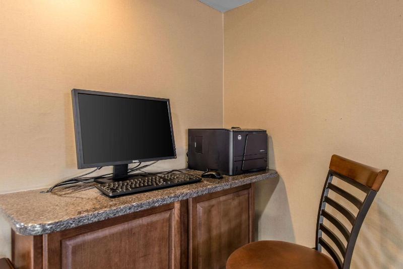 Quality Inn Colorado Springs South - image 23