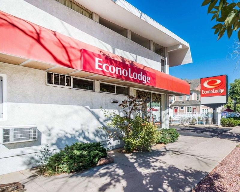 Econo Lodge Colorado Springs Downtown - image 17