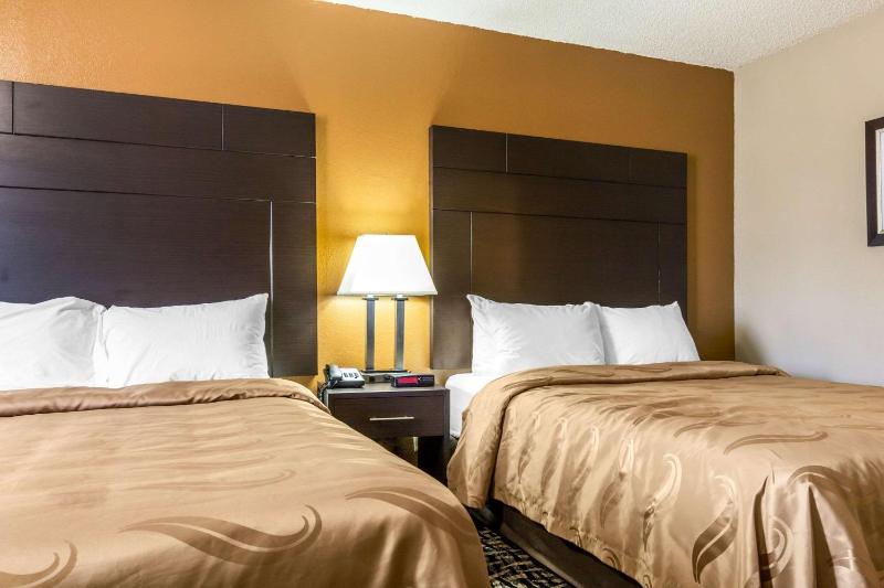 Queen Room with Two Queen Beds - Non-Smoking image 1