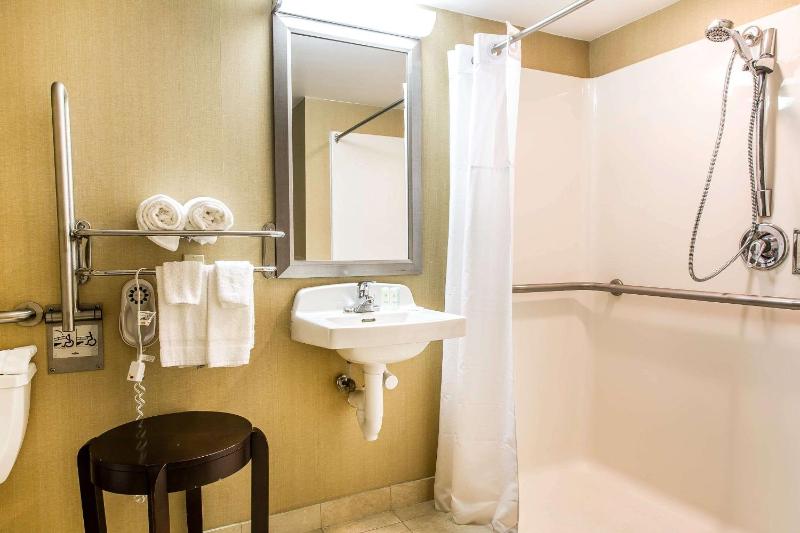 King Room - Accessible/Non-Smoking image 2