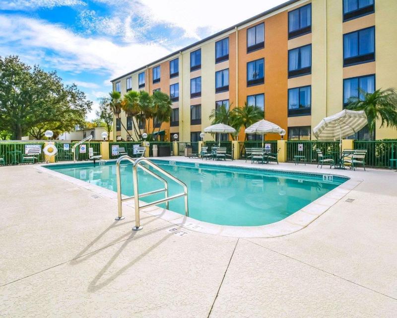 Comfort Suites Tampa - Brandon - image 25