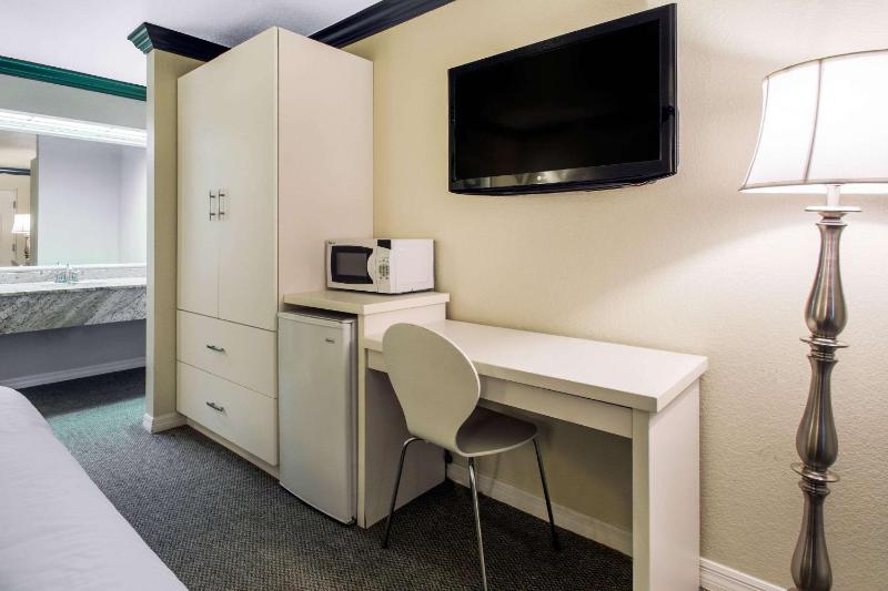 King Room - Non-Smoking image 2