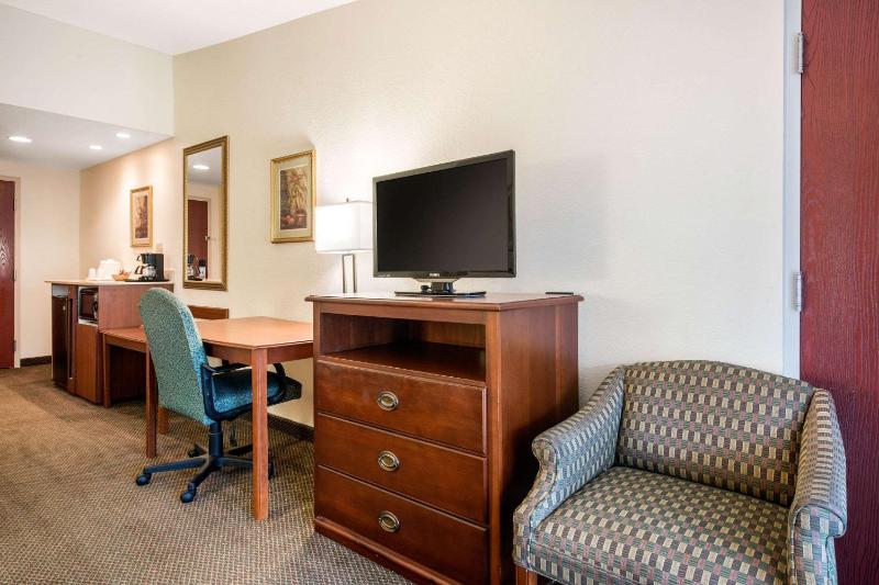 Double Room with Two Double Beds - Non-Smoking image 4