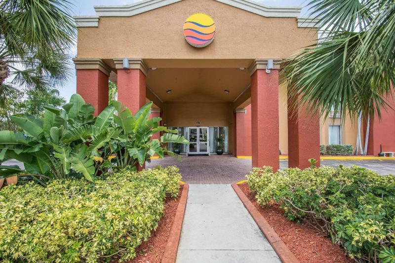 Comfort Inn & Suites Fort Lauderdale West Turnpike - image 11