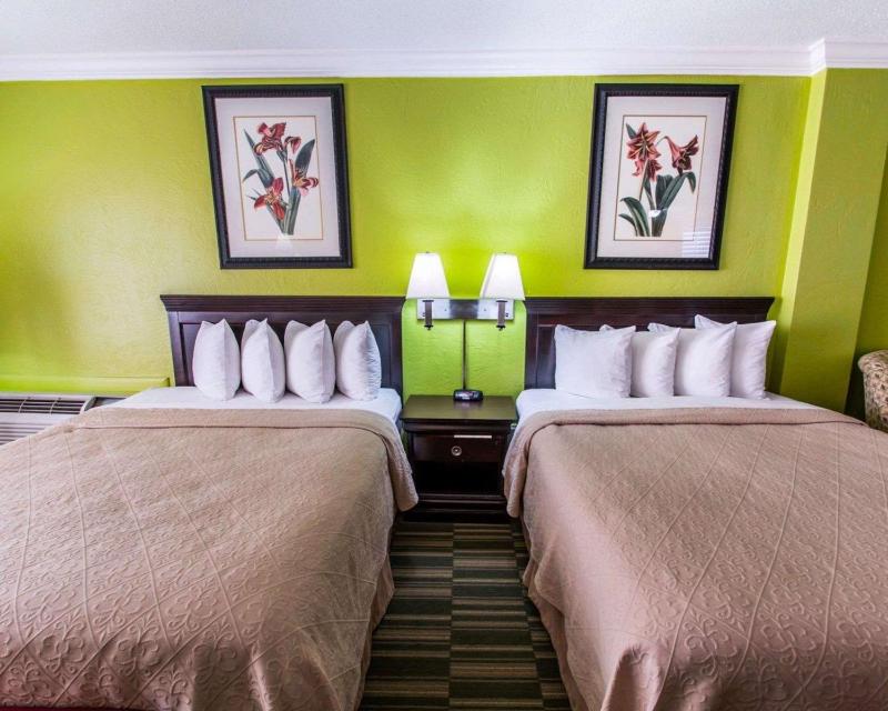 Efficiency Queen Room with Two Queen Beds - Non-Smoking image 1