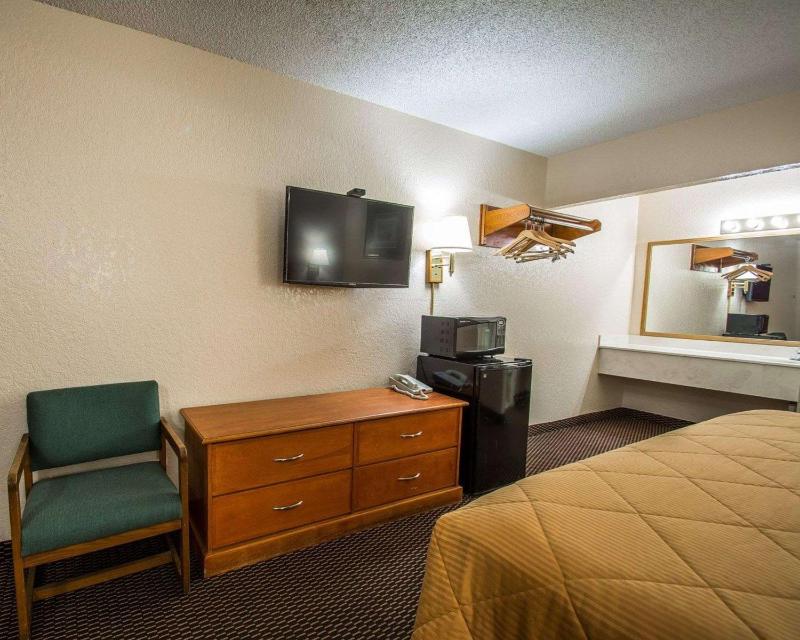 King Room - Non-Smoking image 2