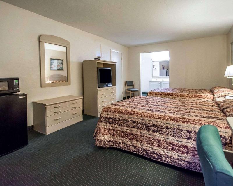 Double Room with Two Double Beds - Non-Smoking image 2