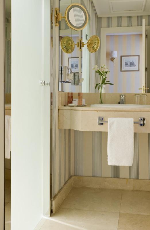 Family Communicated Rooms (2 Adults + 2 Children) image 4