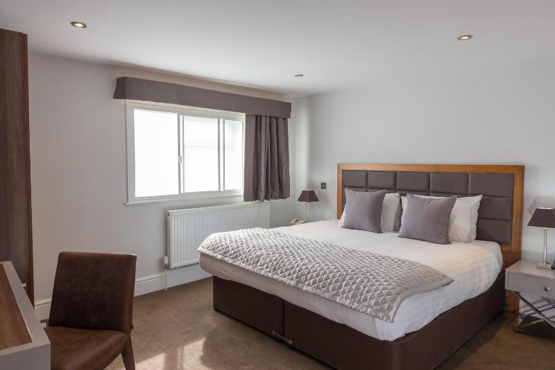 Superior King Room image 4