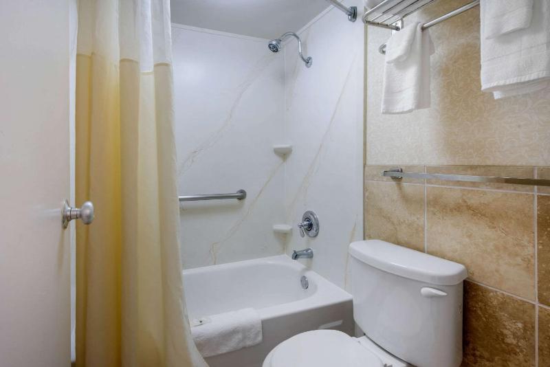 Quality Inn Savannah Historic District - image 2