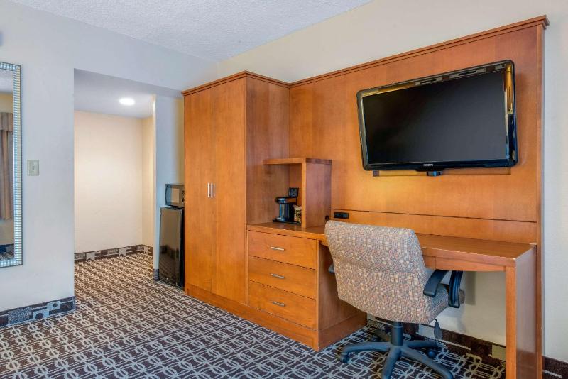 Quality Inn Savannah Historic District - image 6