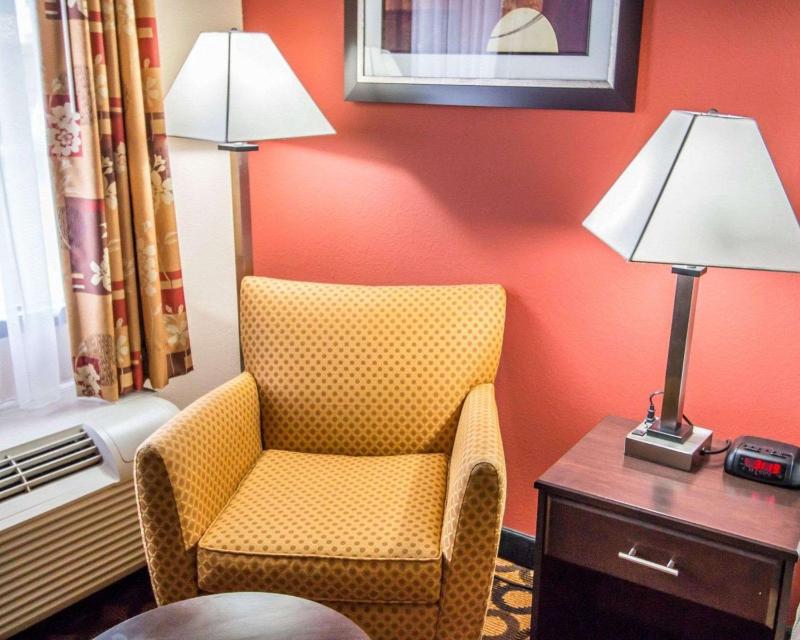 King Room - Accessible/Non-Smoking image 4