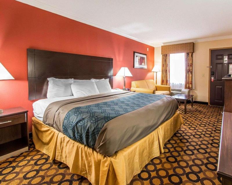 King Room - Accessible/Non-Smoking image 1