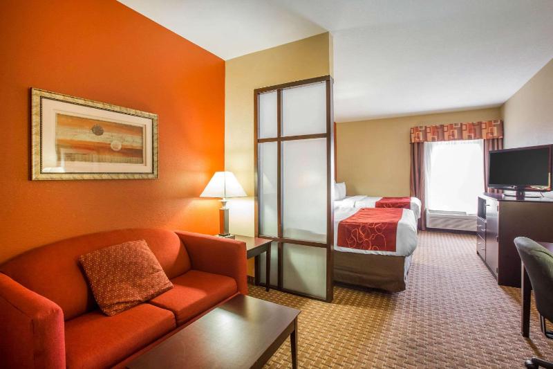 Queen Suite with Two Queen Beds and Accessible Tub - Accessible/Non-Smoking image 3