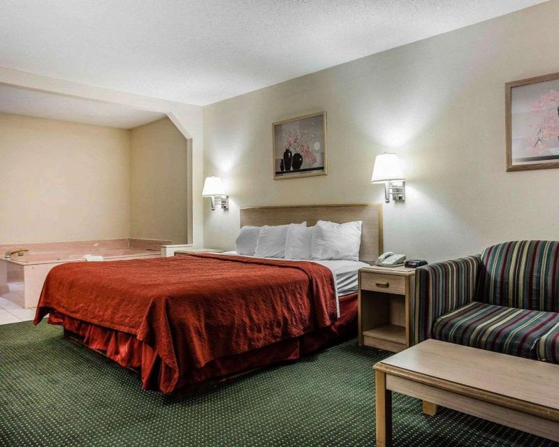 King Room - Non-Smoking image 4