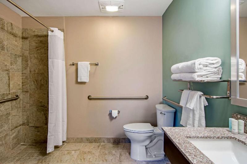 Queen Room with Two Queen Beds - Accessible/Non-Smoking  image 1