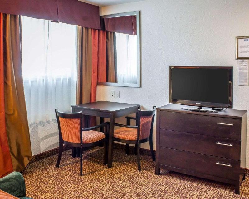 King Room - Non-Smoking image 3