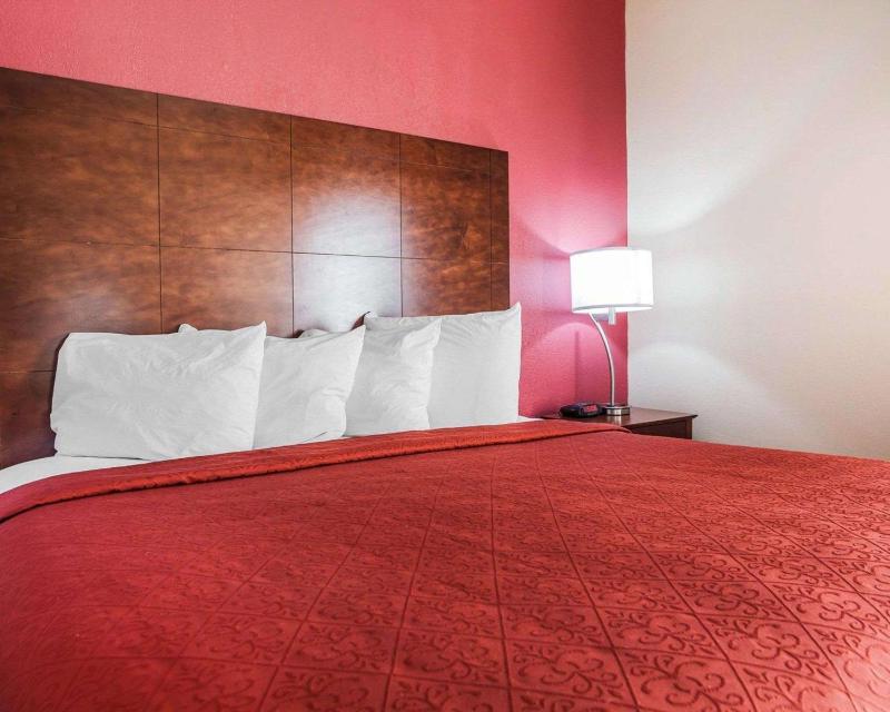 King Suite - Non-Smoking image 2