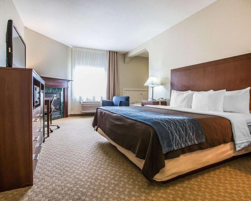 Standard King Room - Non-Smoking  image 4