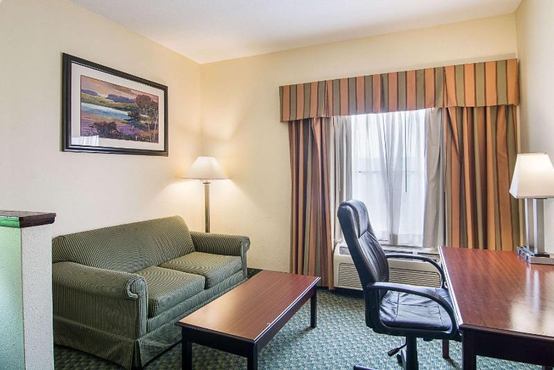 King Suite - Non-Smoking image 2