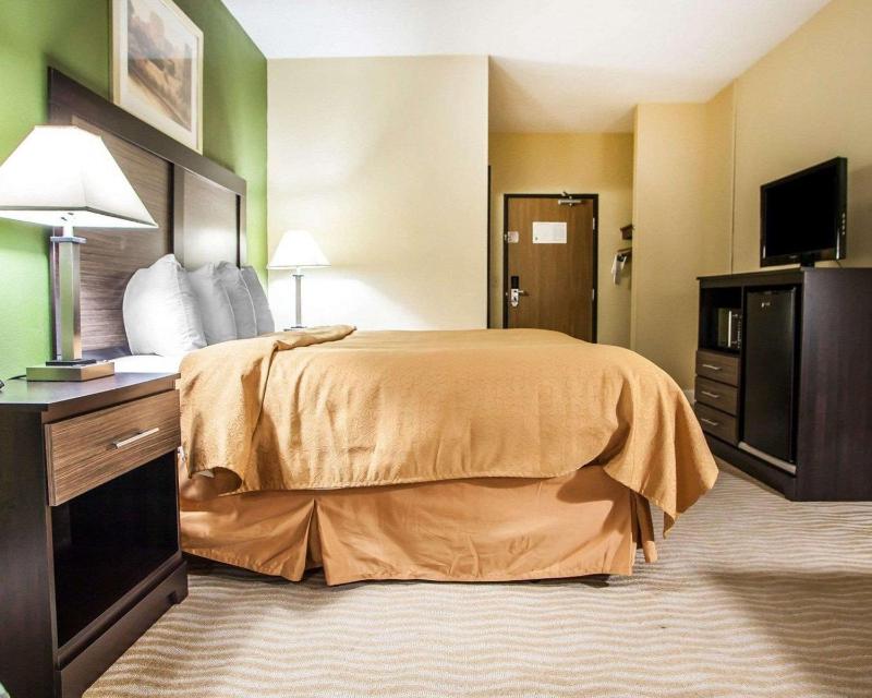 King Room - Non-Smoking image 2