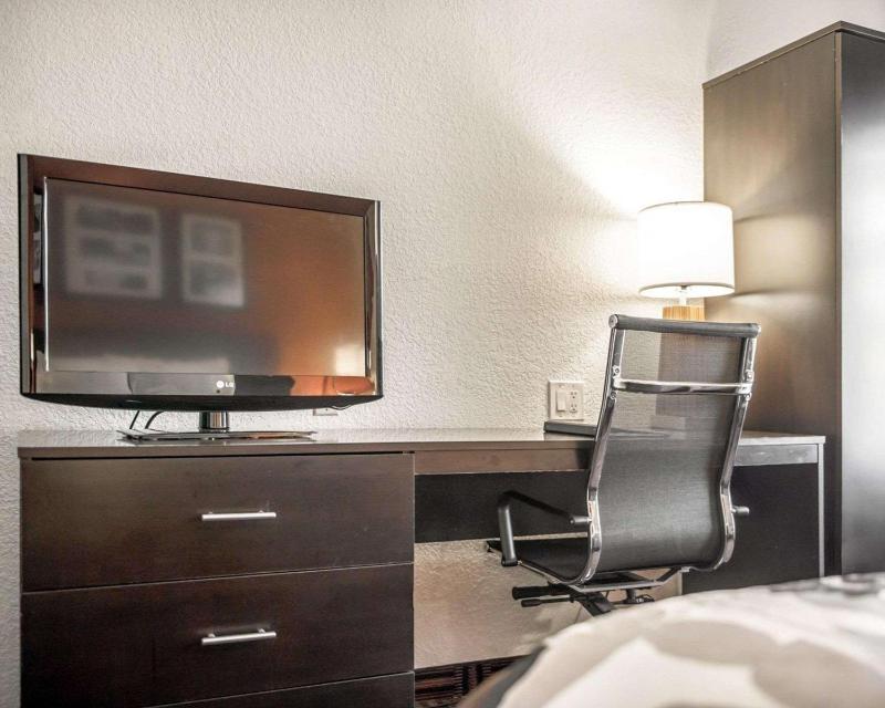 King Room - Non-Smoking image 4