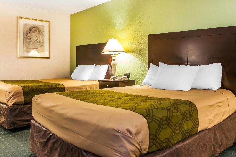 Double Room with Two Double Beds - Non-Smoking image 4