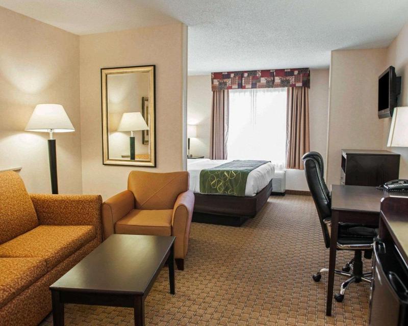 King Suite - Non-Smoking image 2