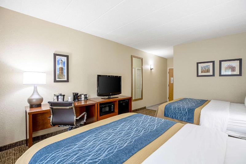 Queen Room with Two Queen Beds image 1