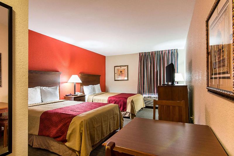 Double Room with Two Double Beds - Non-Smoking image 3