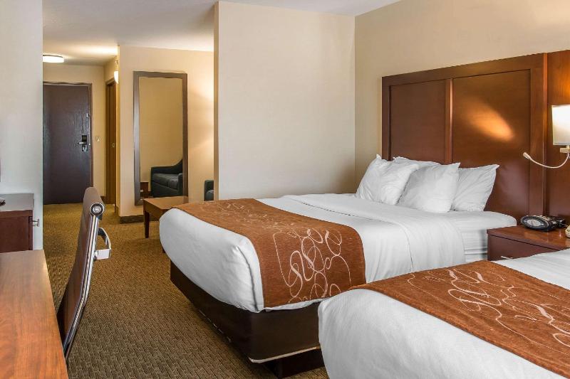 Queen Suite with Two Queen Beds image 4