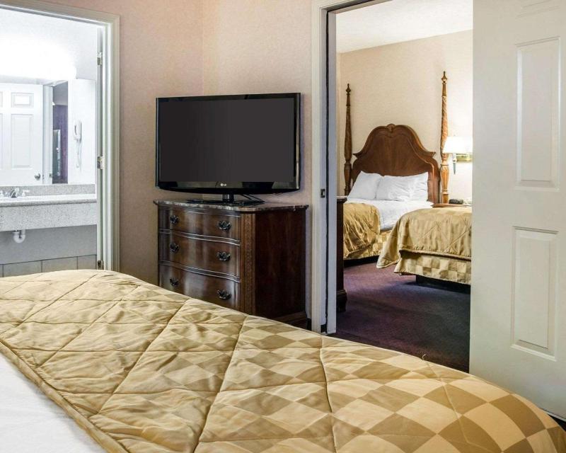Two-Bedroom Suite image 2