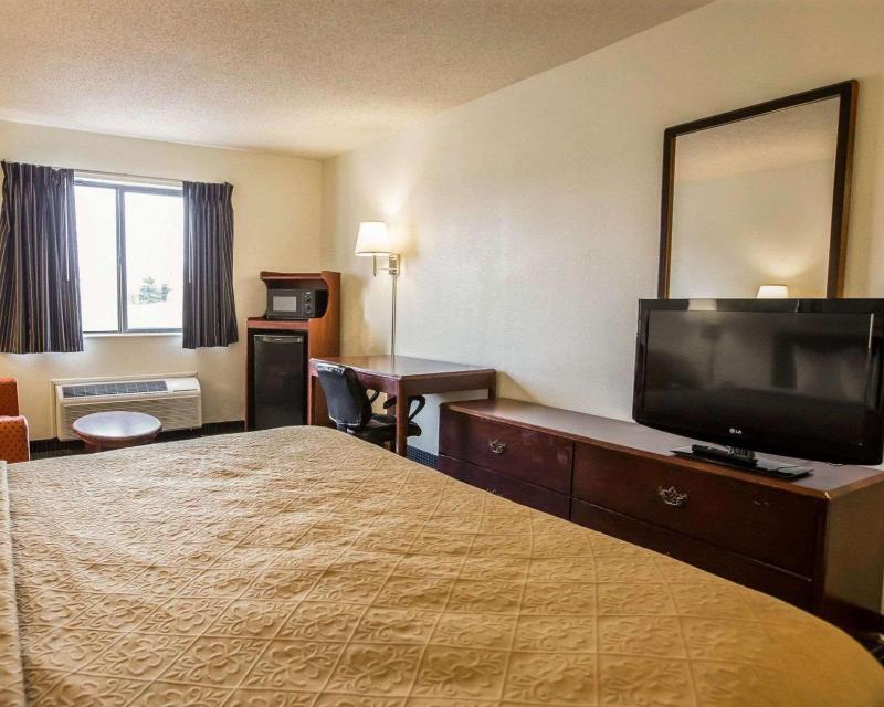Standard King Room - Non-Smoking  image 3