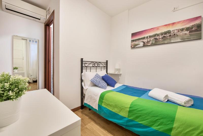 Economy Single Room image 3