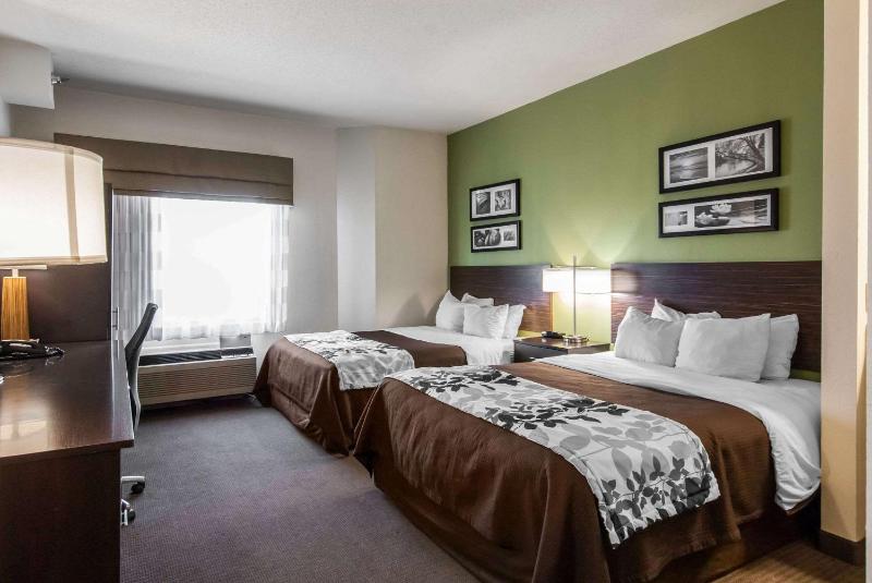Queen Room with Two Queen Beds - Non-Smoking image 2