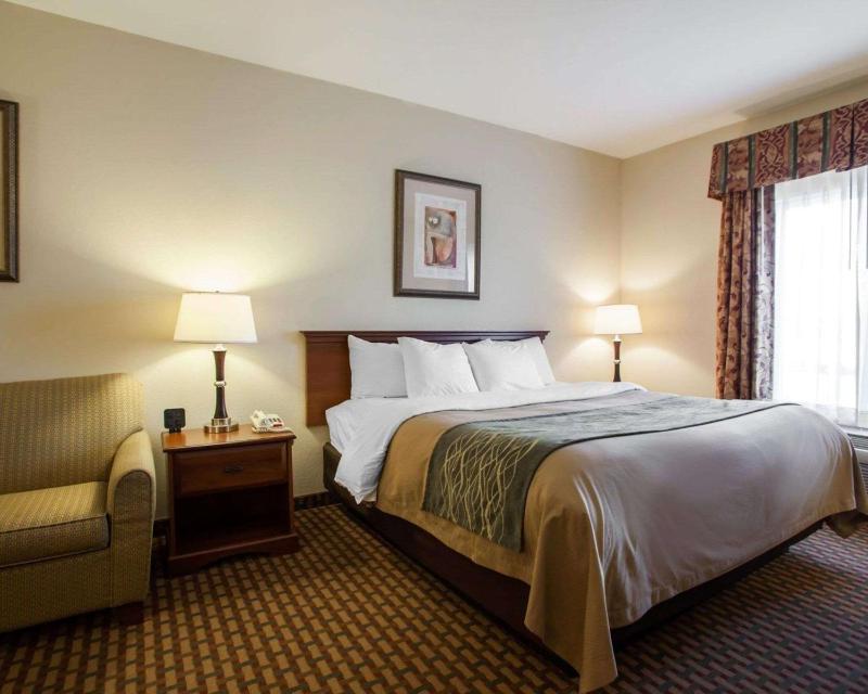 King Suite - Non-Smoking image 2