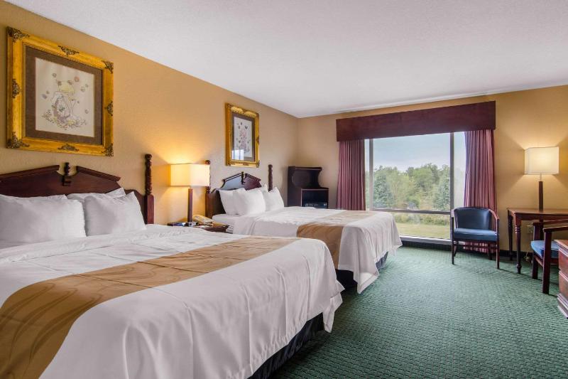 Queen Room with Two Queen Beds - Non-Smoking image 1