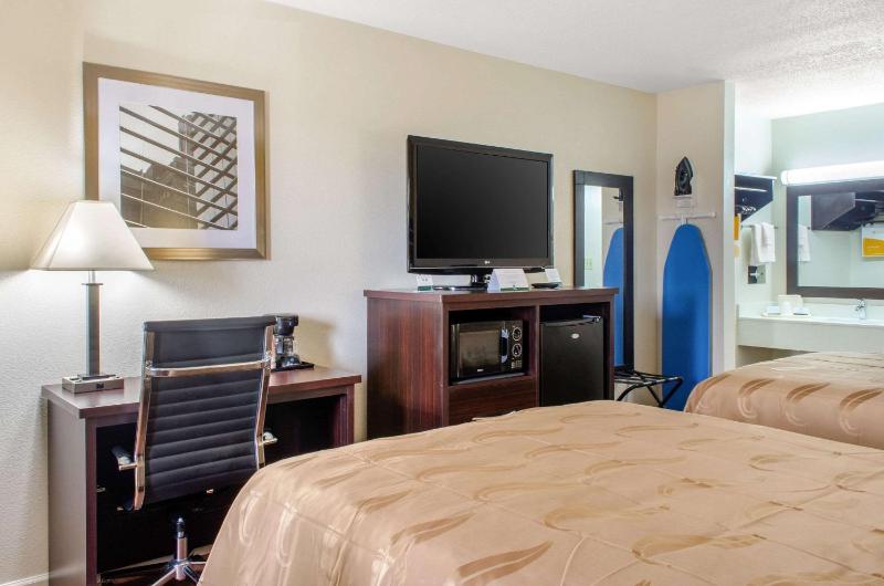 Double Room with Two Double Beds - Non-Smoking image 3