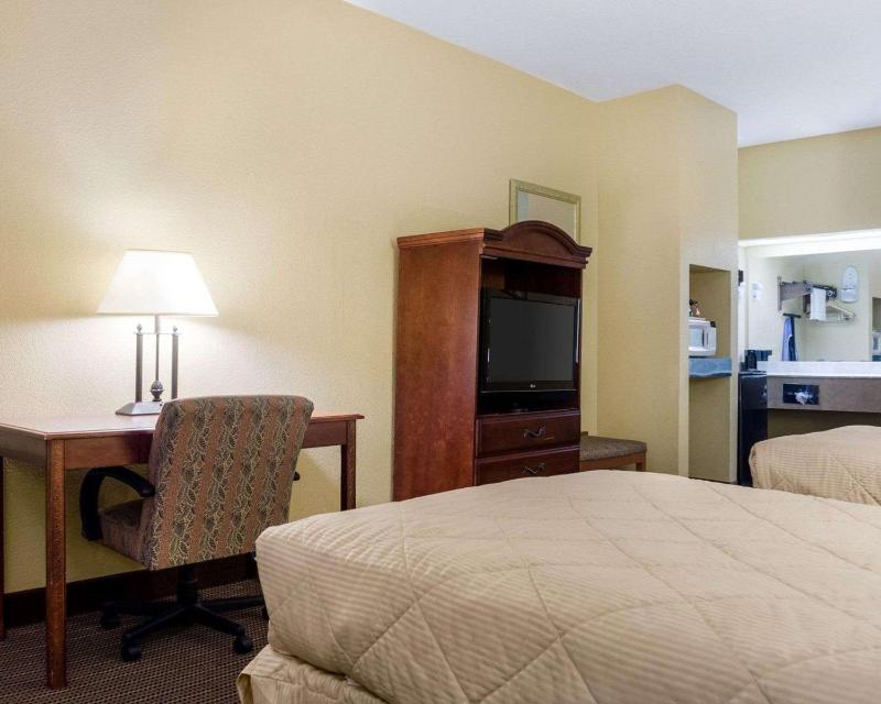 Double Room with Two Double Beds - Non-Smoking image 2