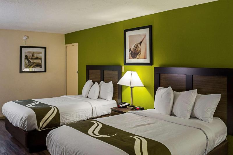 Double Room with Two Double Beds - Smoking image 2