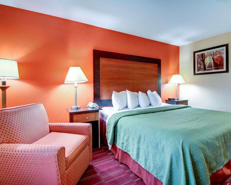 King Room image 3