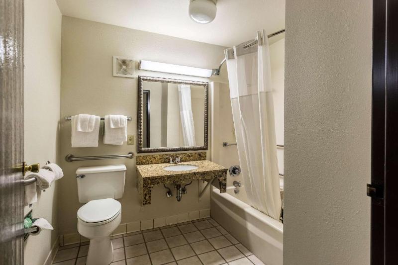 Double Room - Accessible/Non-Smoking image 2
