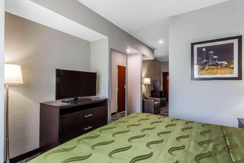 King Suite - Accessible/Non-Smoking image 2