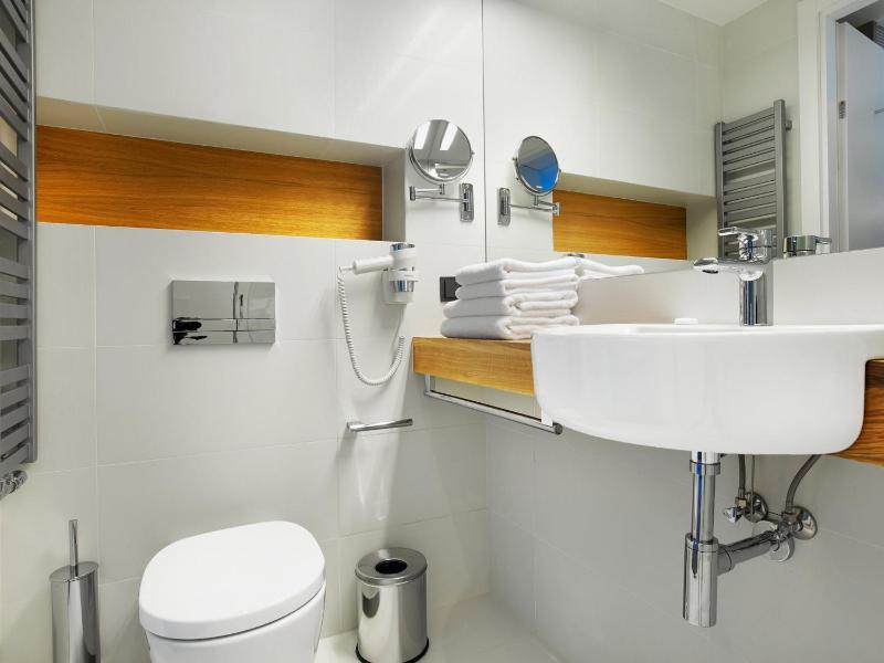 Deluxe Double or Twin Room image 3