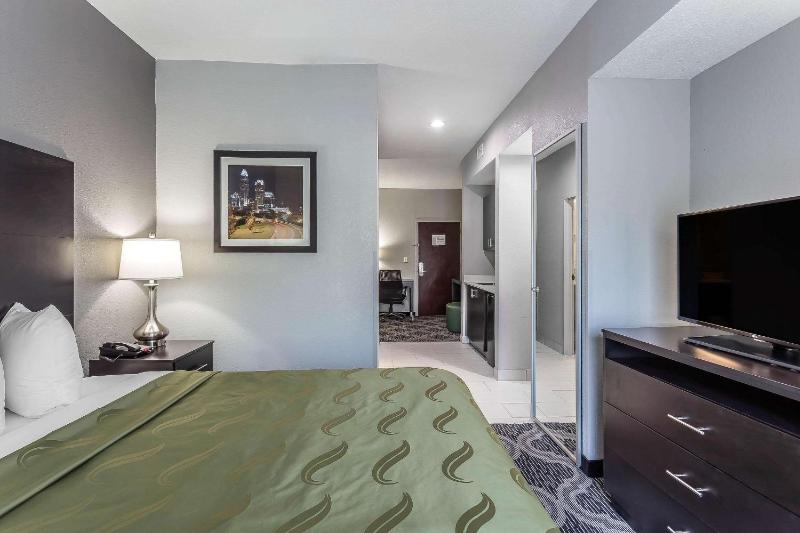 Business King Suite - Non-Smoking image 4