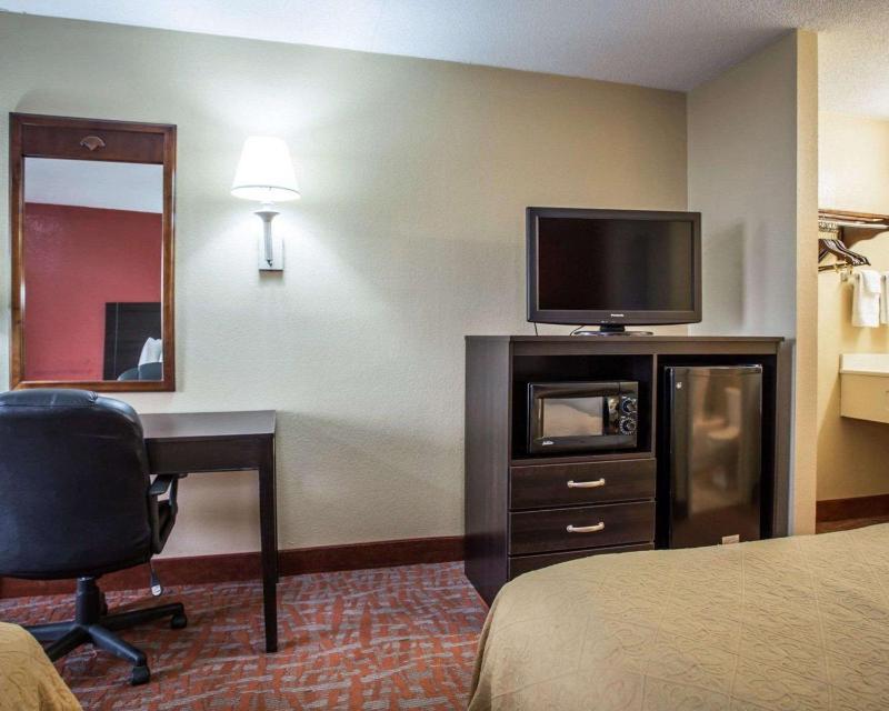 King Room - Non-Smoking image 4