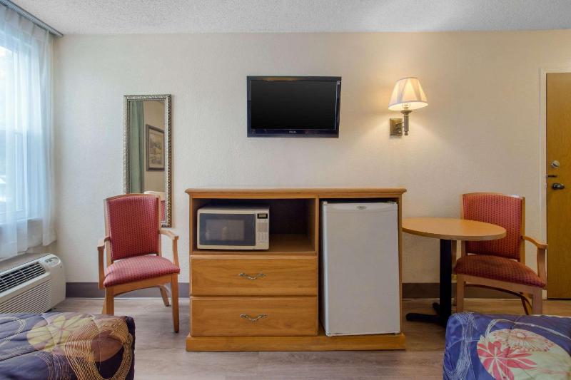Double Room with Two Double Beds - Non-Smoking image 4