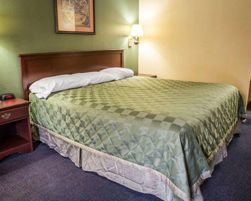 King Room image 3