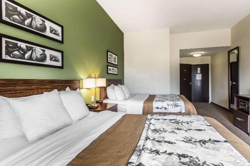 Queen Room with Two Queen Beds - Non-Smoking image 2
