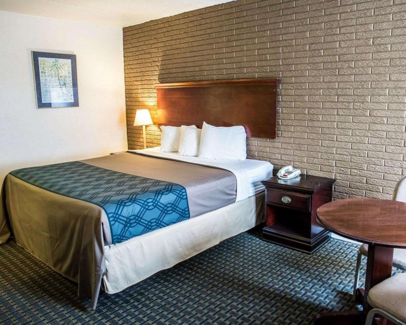 Standard King Room - Non-Smoking  image 2